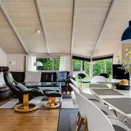 Ljubinko - 300m From The Sea By Interhome *