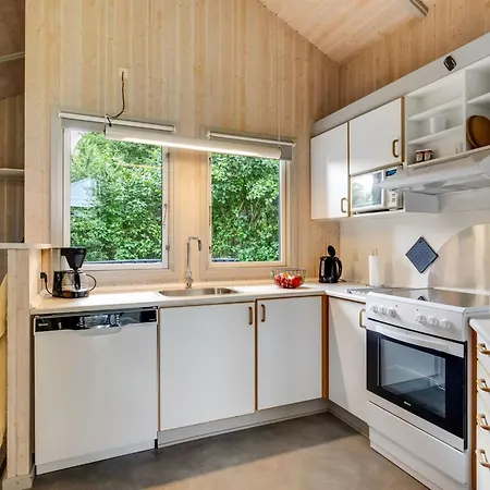 Ljubinko - 300m From The Sea By Interhome *