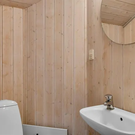 Ljubinko - 300m From The Sea By Interhome *